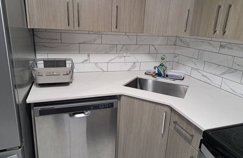 Southeast Edmonton Apartamento | Cozy Entire 2BR Suite-Kitchen, Fibre Gig Internet