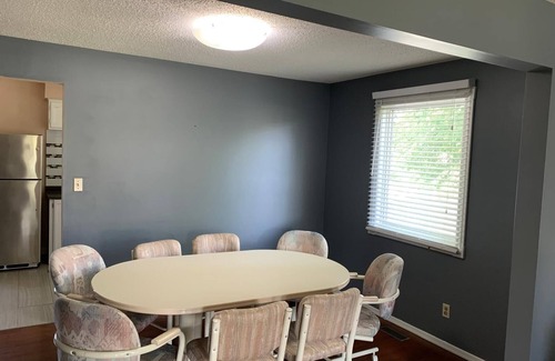 Southeast Edmonton Casa | Cozy Entire House with 3 Bedrooms, 2 Washrooms near the Costco & South Common!