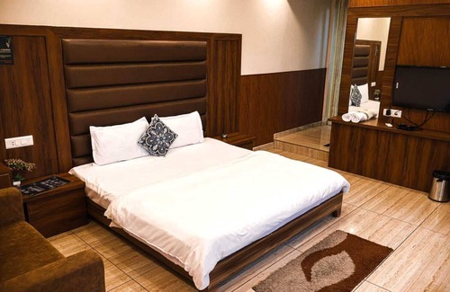 Bullawala Hotel | Cozy environment with mountain view to make your vacation happy.