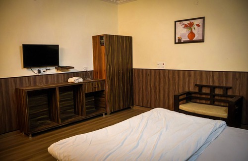 Bullawala Hotel | Cozy environment with mountain view to make your vacation happy.