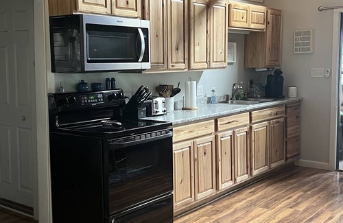 Portage Lake Cabina | Cozy escape in Portage Lake. Sleeps up to ten people!
