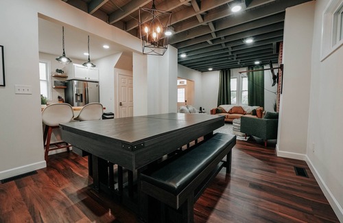 Near East Columbus Casa | Cozy escape w/ Hot Tub, ideal for family and friends!