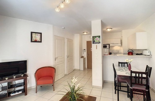 Lamalou-les-Bains Apartamento | Apartamento con Terraza y A/C cerca de Termas de Lamalou, se Aceptan Mascotas