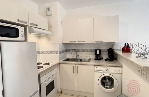 Lamalou-les-Bains Apartamento | Apartamento con Terraza y A/C cerca de Termas de Lamalou, se Aceptan Mascotas