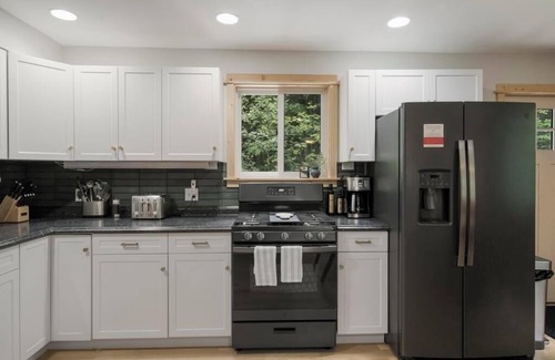 Harbor Springs Casa | Cozy Fall Retreat with Firepits! Near Tunnel of Trees, 30 Mins to Mackinac Ferry