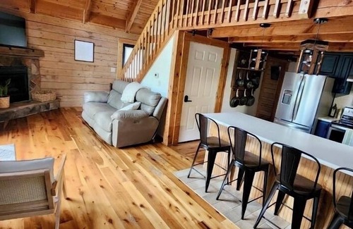 Williamstown Cabina | Cozy, family friendly country Side Cabin 15 Min to the Ark Encounter w/fire pit