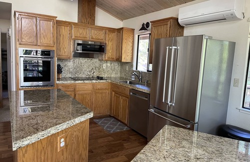 Groveland Casa | Acogedora cabaña para familias en un complejo turístico cerca del lago cerca de Yosemite.