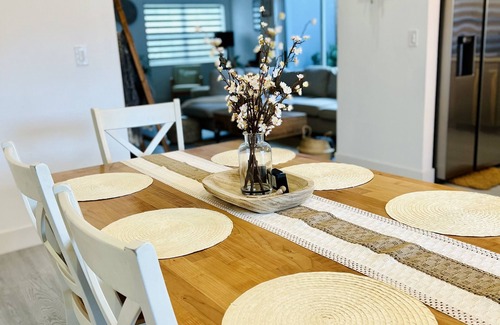 Richmond West Casa | Cozy family house with unique style