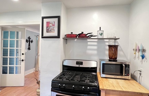 Woodinville Casa | Cozy farmhouse nestled in huge private Park-like Lot-Minutes away from Wineries