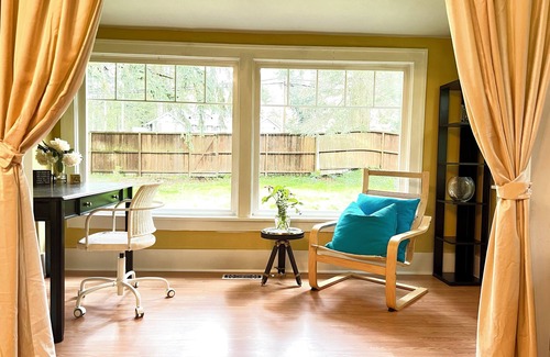 Woodinville Casa | Cozy farmhouse nestled in huge private Park-like Lot-Minutes away from Wineries