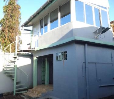Freetown Casa | Cozy Flat 5 Minutes To Beach