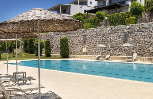 Kadıkale Apartamento | Cozy Flat With Sea View and Shared Pool in Bodrum