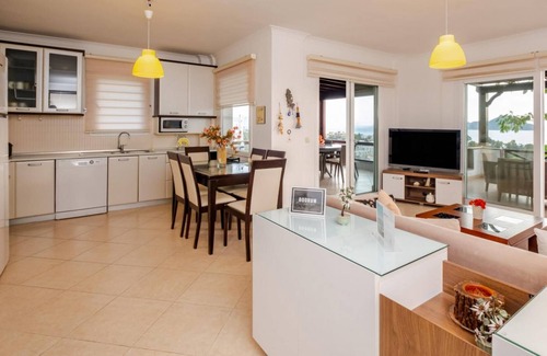 Kadıkale Apartamento | Cozy Flat With Sea View and Shared Pool in Bodrum