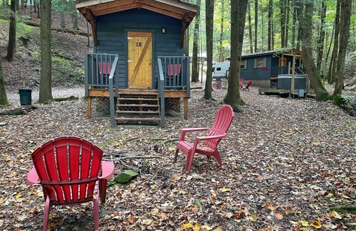 Ellijay Cabina | Cozy FOX DEN private solo cabin at Mulberry Gap Adventure Basecamp in Ellijay!