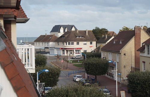 Merville-Franceville-Plage Apartamento | Apartamento con Piscina y Wifi en Merville-Franceville-Plage, Cerca del Mar