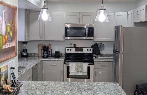 Palm Bay Casa | Cozy full house centrally located to main Florida attractions and beaches.