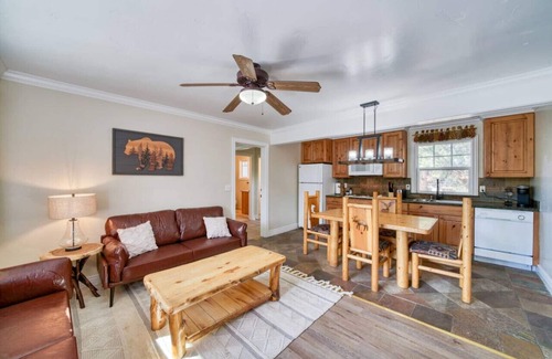 Lakeside Park Hotel | Cozy, Fully Equipped 2 Br/2 Ba on Stateline!