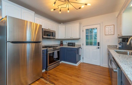 Royal Pines Casa | Cozy & Fun! Game Room, Putt Putt, Playset, Hot Tub