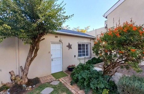 Grahamstown Apartamento | Cozy Garden Cottage!