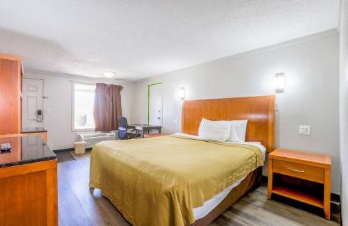 Richmond Hotel | Cozy Garden Inn By OYO Hwy 40 Richmond