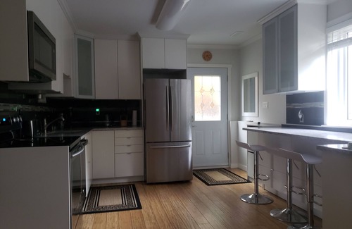 Kitsilano Apartamento | Cozy garden suite for six in beautiful Kits Point, half a block from Kits Beach.