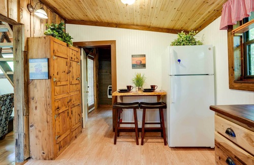 Menlo Apartamento | Cozy Georgia Abode w/ Deck, Fire Pit & Lake Access