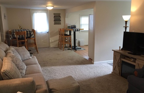 Lake Milton Casa | Cozy Getaway at Lake Milton Ohio
