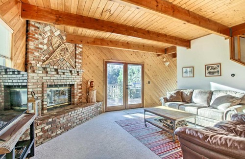 Upper Moonridge Casa | Cozy Getaway Cabin Deck and Hot Tub with Views!
