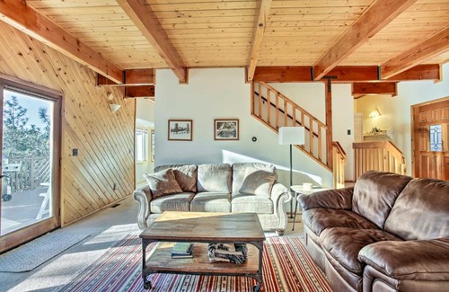 Upper Moonridge Casa | Cozy Getaway Cabin Deck and Hot Tub with Views!