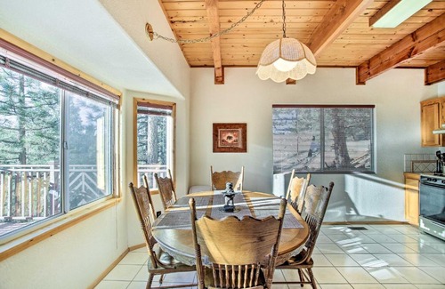 Upper Moonridge Casa | Cozy Getaway Cabin Deck and Hot Tub with Views!