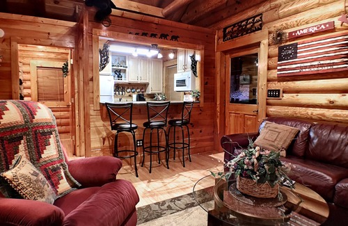 Pigeon Forge Cabina | Cabina de escapada genuina para parejas o familias pequeñas