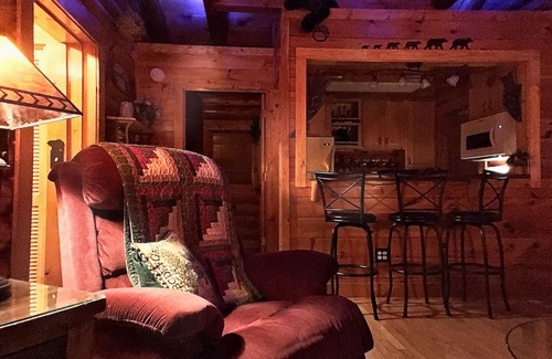 Pigeon Forge Cabina | Cabina de escapada genuina para parejas o familias pequeñas