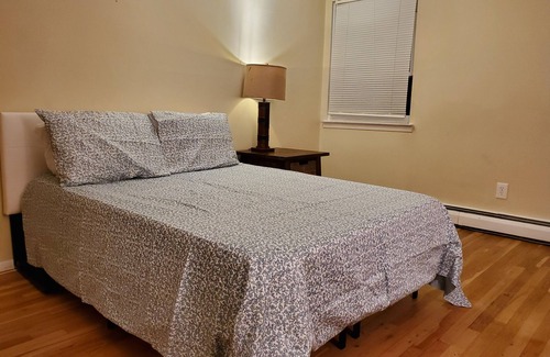 Matawan Condominio | cozy getaway in New Jersey