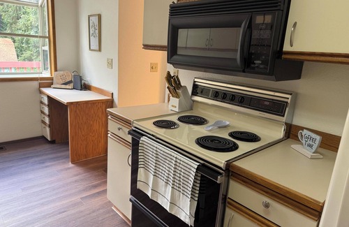 Woodinville Casa | Cozy Getaway Minutes to Wineries & Trails