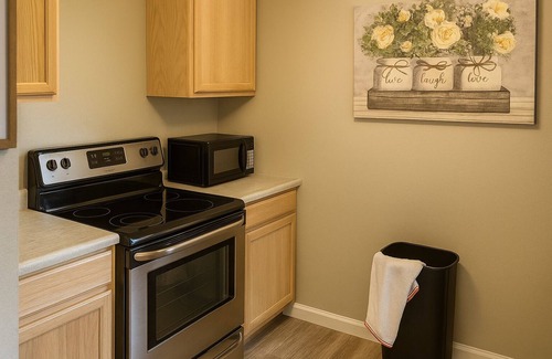 Jefferson Cabaña | Cozy Getaway Near Lake O’ the Pines with Firepit & Pet-Friendly Bliss!