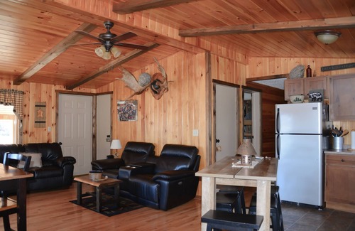 Allagash Cabina | Cozy Getaway - Relax & Unwind - Outdoor Kitchen & Cedar Hot Tub-Riverfront View