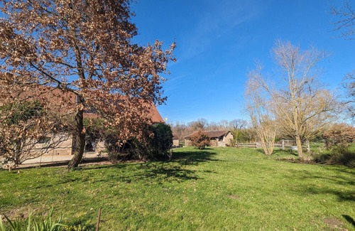 Mauvieres Cabaña | Encantadora casa de campo con amplio terreno compartido y chimenea en el corazón del Parque Natural de Brenne