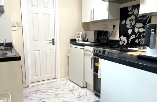 Heaton Apartamento | Cozy Ground Flat - Free Parking.