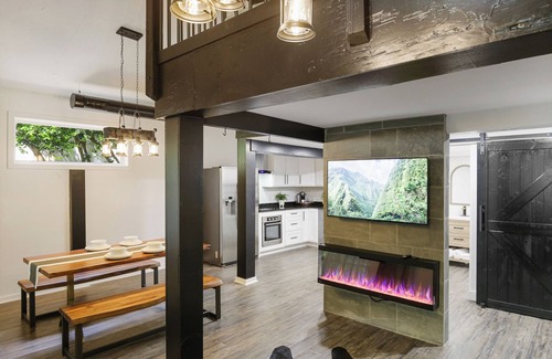 Atlanta Cabina | Cozy Guest House cabin style with 1 bedroom King Bed, Private Walking Trails
