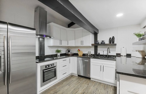 Atlanta Cabina | Cozy Guest House cabin style with 1 bedroom King Bed, Private Walking Trails
