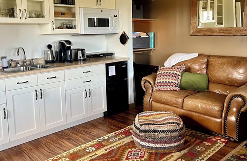 Bicknell Casa | Cozy guesthouse w/hot tub access, near Capitol Reef N.P. Pet friendly!