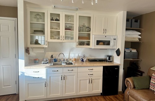 Bicknell Casa | Cozy guesthouse w/hot tub access, near Capitol Reef N.P. Pet friendly!