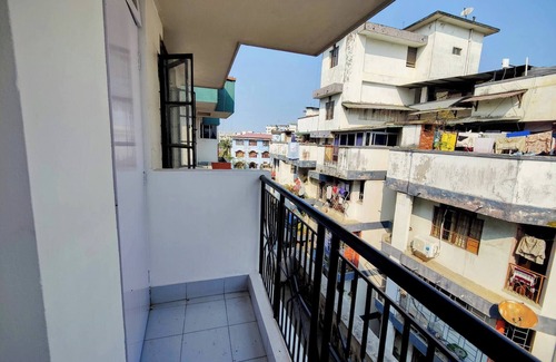 Sualkuchi Apartamento | Cozy Guwahati Apartment With City & Mountain Views