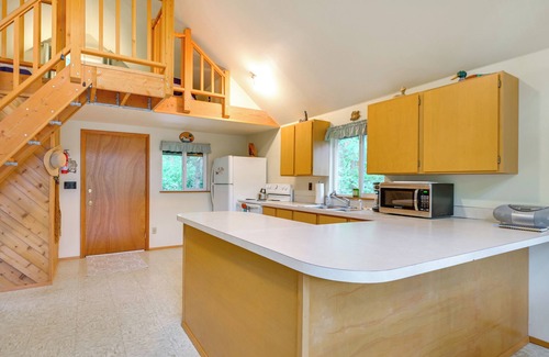 Longbranch Apartamento | Cozy Hideaway on Key Peninsula w/ Serene Views!