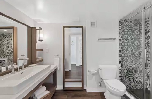 Rock Harbor Hotel | Cozy Hideaway w/ Private Balcony & Poolside Relaxation in Key Largo