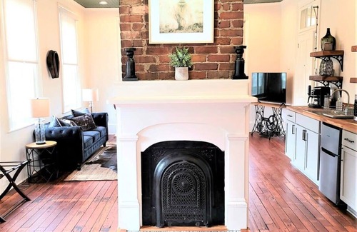 Old East Hill Apartamento | Cozy Historic Home | Suite 4