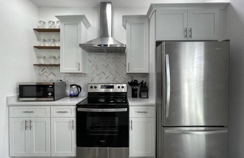 Sanford Casa | Cozy Historic home with 2 king size beds in Sanford