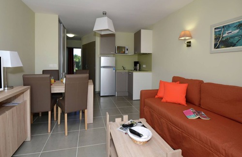 Salleles-d'Aude Apartamento | Acogedora casa de vacaciones con terraza rodeada de viñedos