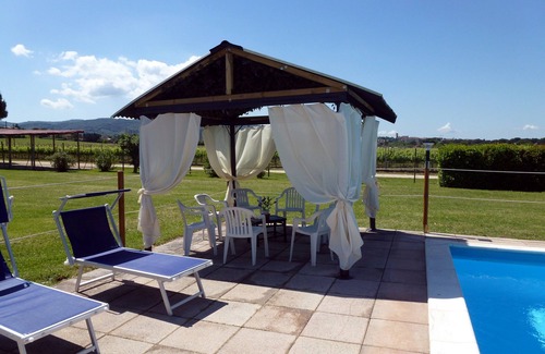 Torgiano Casa | Acogedora casa de vacaciones con piscina en una finca de vino. Wi-Fi gratis; huerta libre