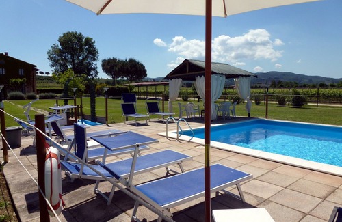 Torgiano Casa | Acogedora casa de vacaciones con piscina en una finca de vino. Wi-Fi gratis; huerta libre